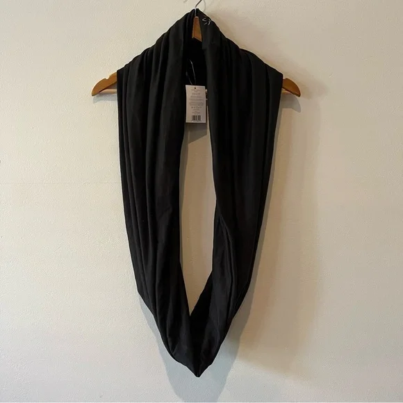 NWT Beyond Yoga Pocket Infinity Scarf Black - Picture 2 of 8